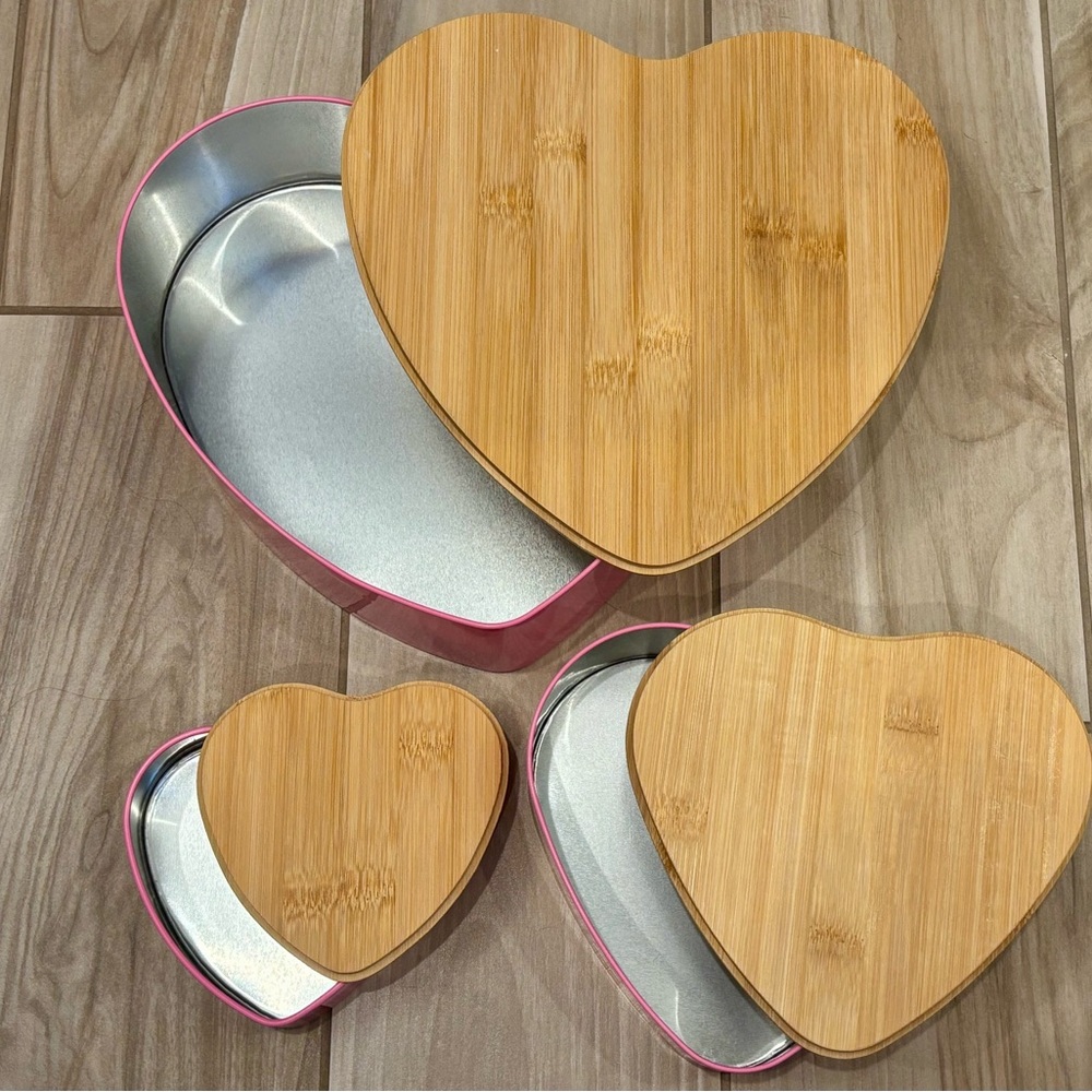 NWOT Set of 3 Heart-Shaped Wooden nesting Boxes with Red & Pink heart Accents - Picture 2 of 4